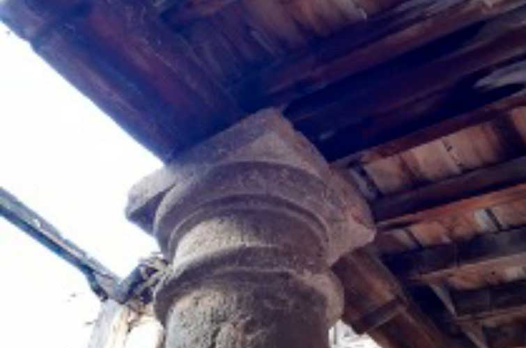 Columna de la Casa del Caballero Calatravo en Pastrana